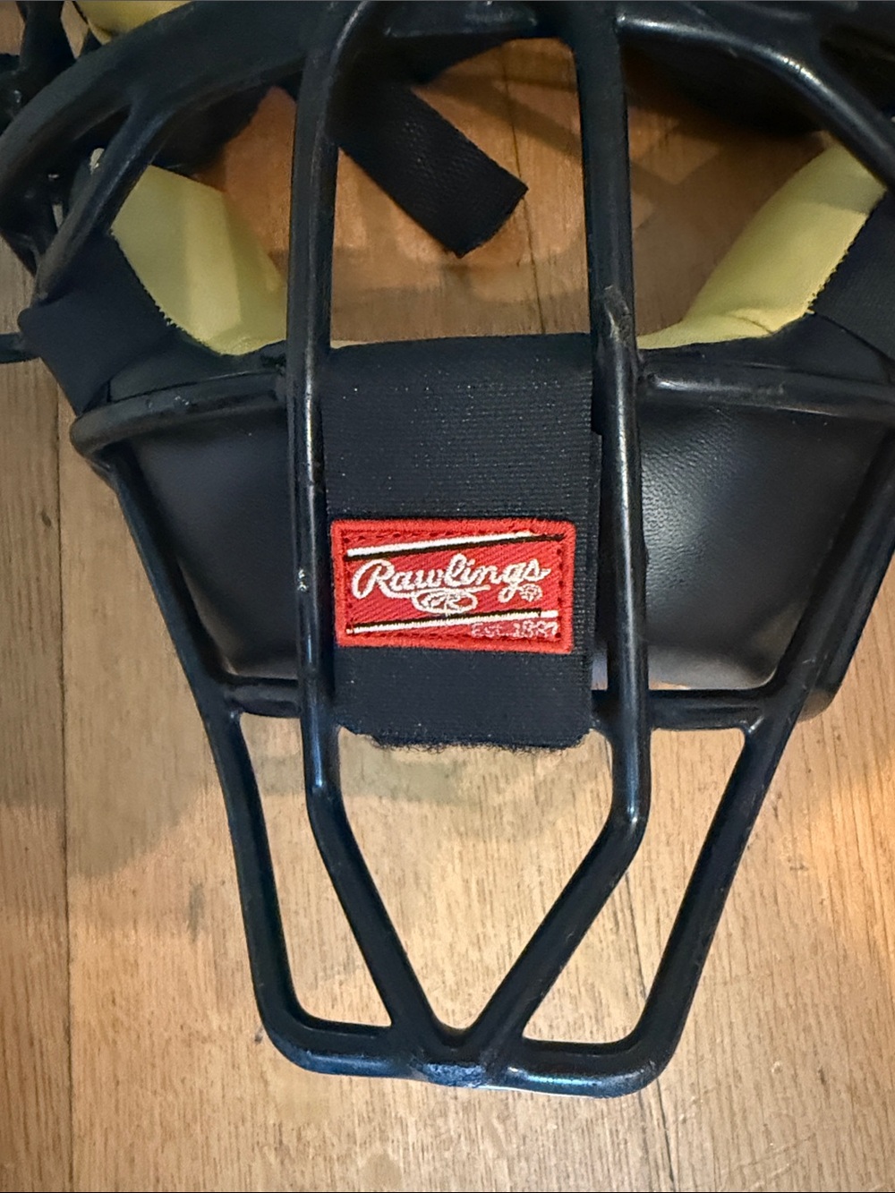 Rawlings Black and Yellow umpire catcher Face Mask with two counters - Picture 6 of 6